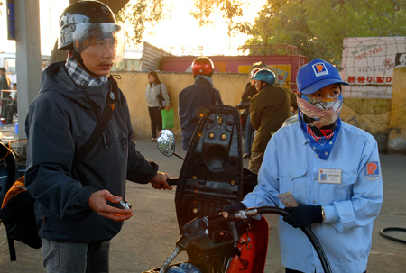 Petrolimex công bố lỗ hơn 500 đồng một lít xăng